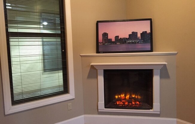 2 beds, 1 bath, 1,724 sqft, $2,915, Unit O2