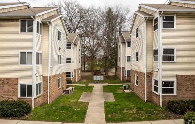 Newly Renovated 4 Bedroom Apartment Akron