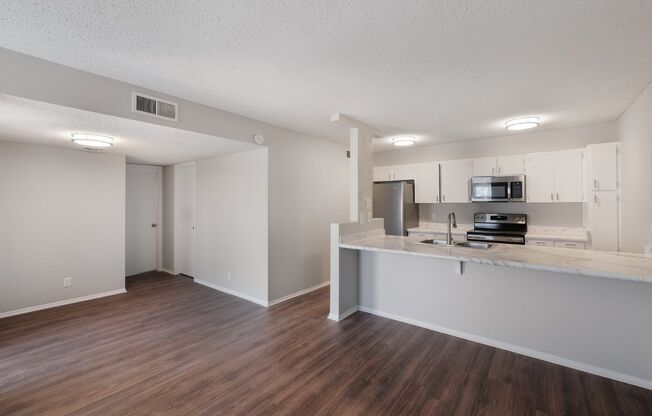 2/2 in the heart of Monte Vista/ Tobin Hill