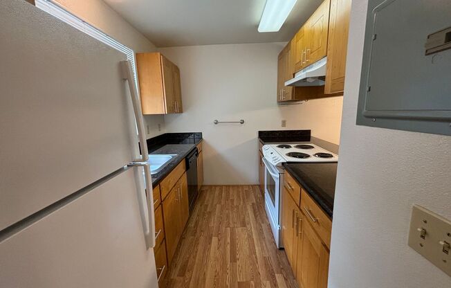 2 Bedroom Condo with Water/Sewer/Garbage included! Move in Special $500 Off!