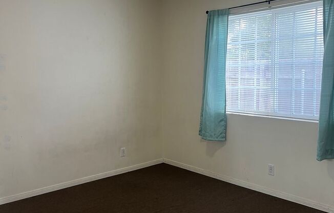 2 beds, 1 bath, $2,895, Unit 16030 Saticoy St.