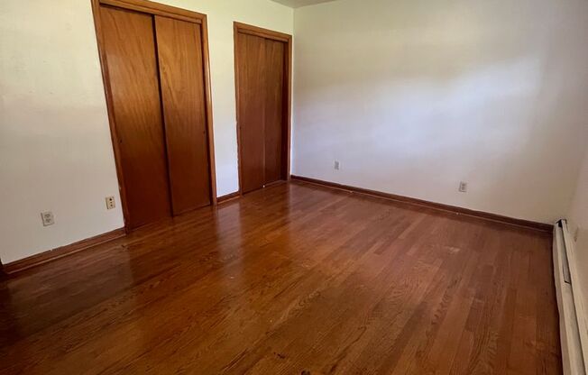 2 beds, 1 bath, 903 sqft, $1,250, Unit B-8