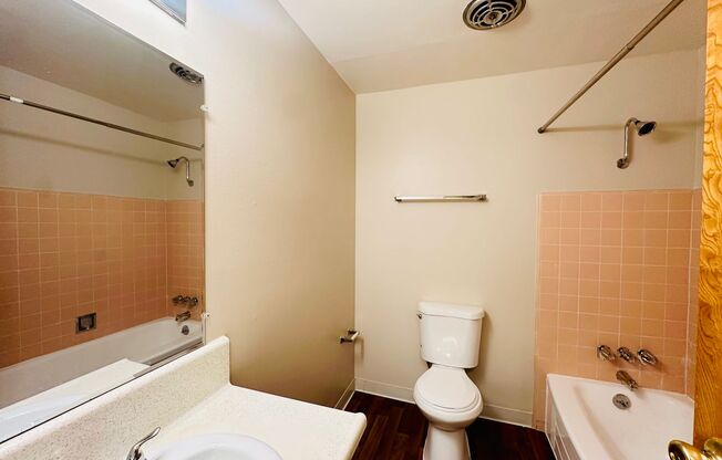 Studio, 1 bath, 325 sqft, $1,450, Unit 06