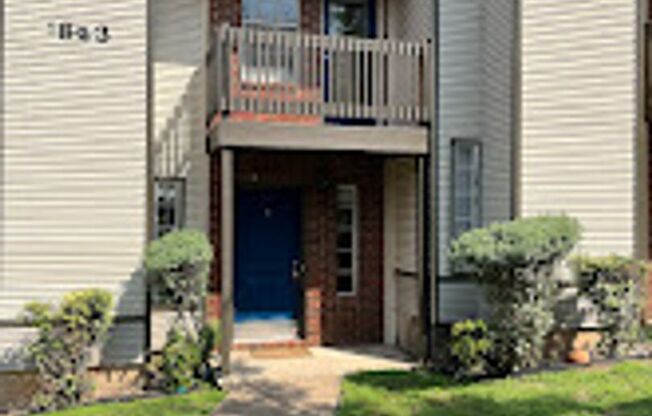 RIVER CROSSING TOWNHOME - 2BD -2.5BA - GREENBELT VIEW - WASHER/DRYER - RESERVED PARKING