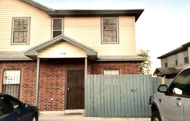 7644 WINDSOR OAKS