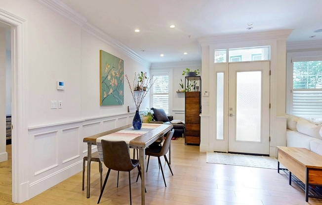 154 W 8 ST