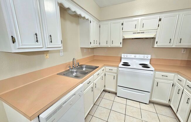 111 Las Palmas St.