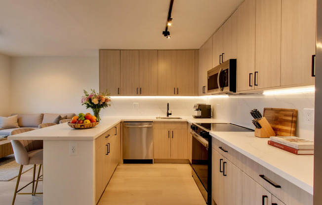 1 bed, 1 bath, 665 sqft, $4,294, Unit 1-2K