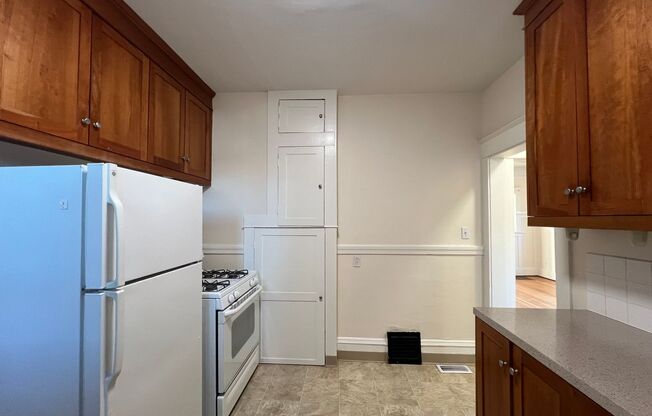 1 bed, 1 bath, 1,000 sqft, $1,550, Unit 421