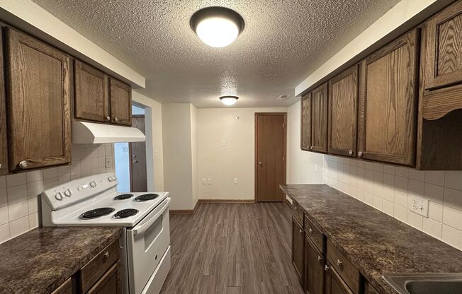 2 beds, 1 bath, $895, Unit 18