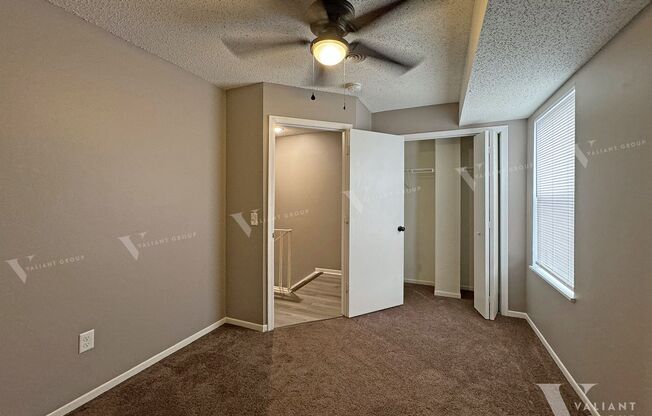 2 beds, 1.5 baths, $950, Unit H