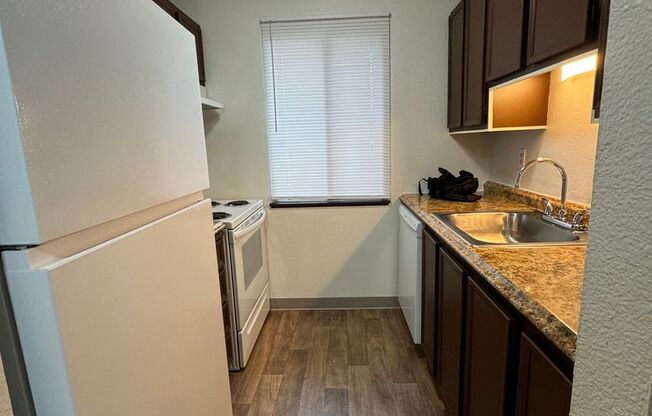 2 beds, 1 bath, 780 sqft, $1,375, Unit A-06