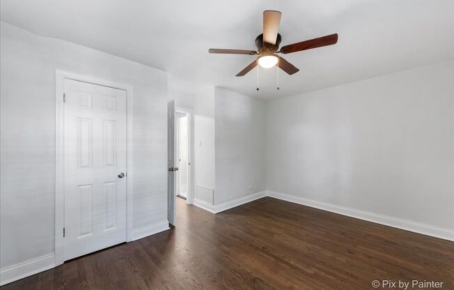 3 beds, 1 bath, 950 sqft, $2,125, Unit 2715-2