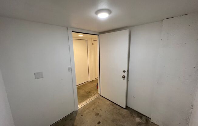 2 beds, 1 bath, $2,095, Unit 03