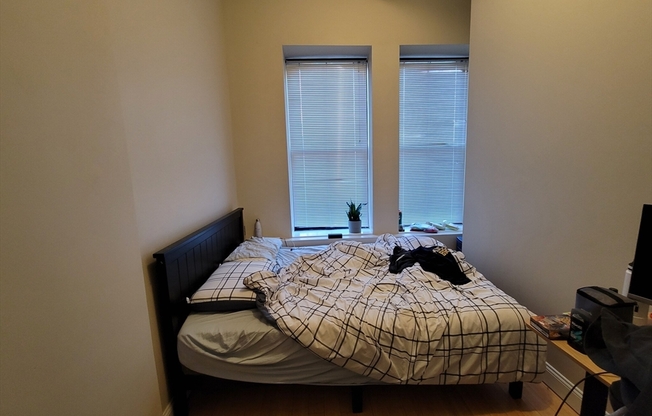 3 beds, 1 bath, 854 sqft, $5,050, Unit 502