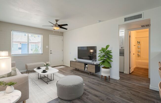1 month free! ! Fully remodeled Casita style apartment home!! Washer and Dryer In-suite!!