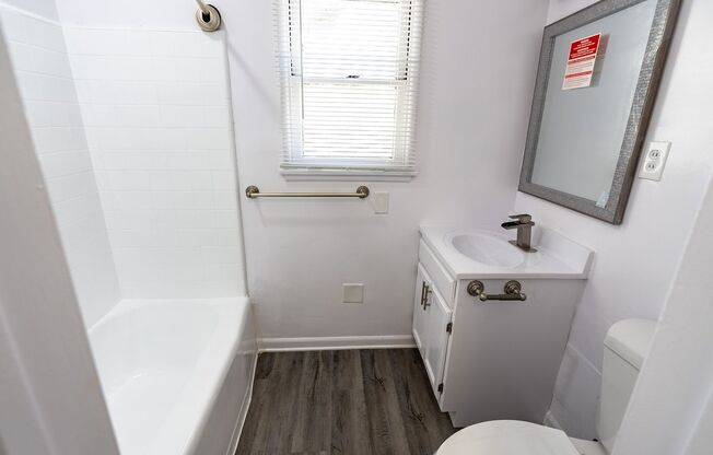 Studio, 1 bath, 625 sqft, $1,448, Unit 11