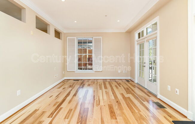 1023 N. Royal St #402
