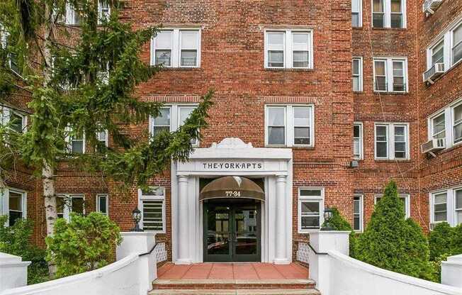 77 34 AUSTIN ST