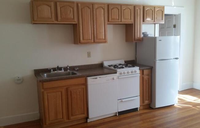 2 beds, 1 bath, $3,000, Unit 6