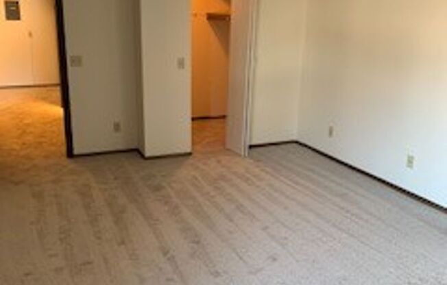 1 bed, 1 bath, 694 sqft, $1,100, Unit 25-104