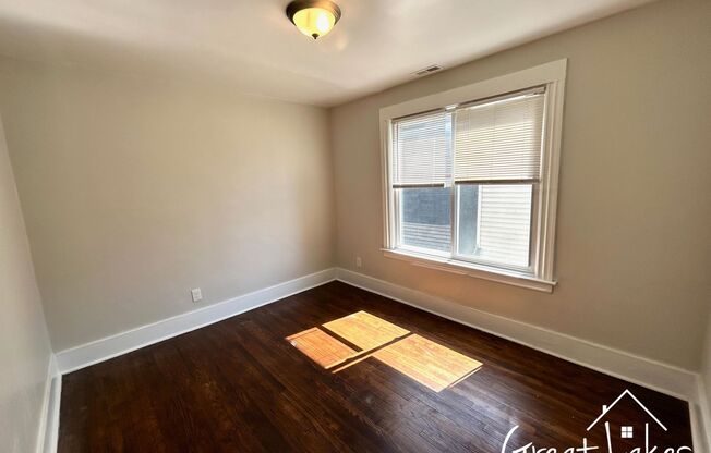 3 beds, 1 bath, $1,100, Unit 1647