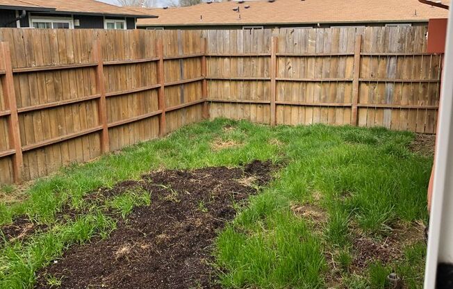 2 beds, 1 bath, 945 sqft, $1,575, Unit 085