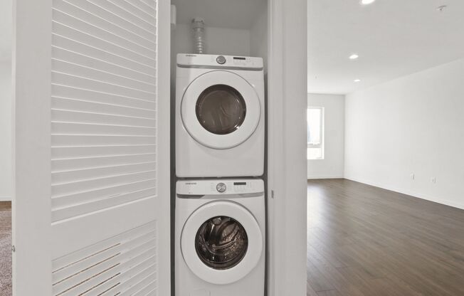 1 bed, 2 baths, 748 sqft, $5,100, Unit #101