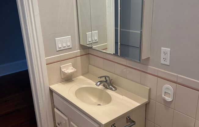 1 bed, 1 bath, $1,795, Unit Apt 1