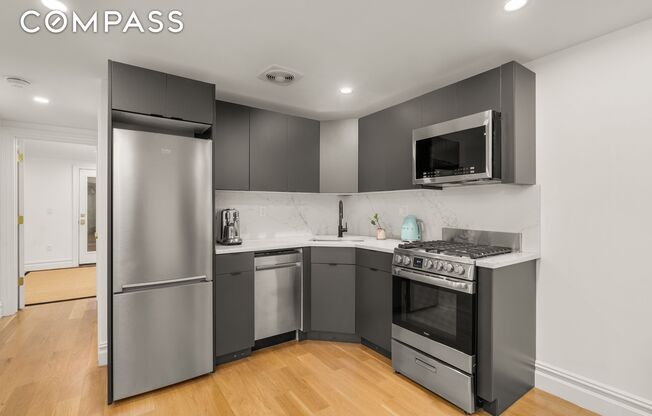 260 TOMPKINS AVE