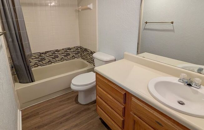 2 beds, 1 bath, $1,000, Unit #228