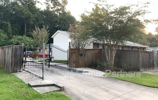 121 LEXINGTON DR