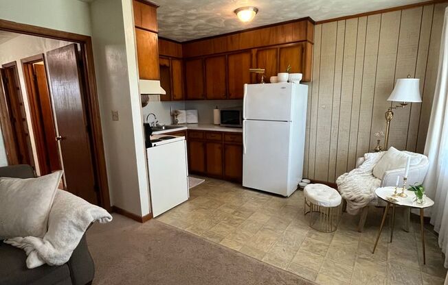 1 bed, 1 bath, 500 sqft, $1,130, Unit R-8