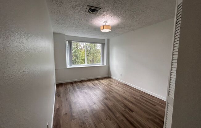 2 beds, 2 baths, 990 sqft, $1,650, Unit 209