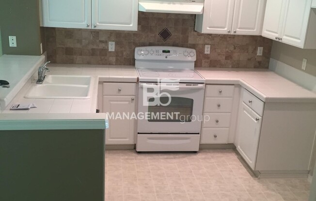 NW Portland- Bethany Light & Bright Home with Private Backyard