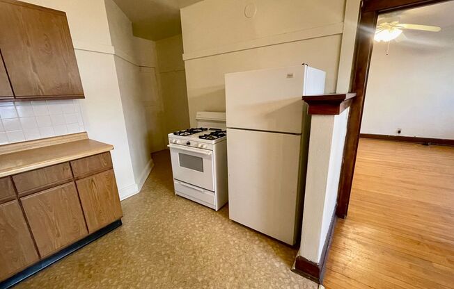 1 bed, 1 bath, $995, Unit 4