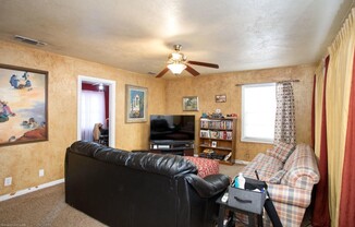 2 beds, 1 bath, $1,100