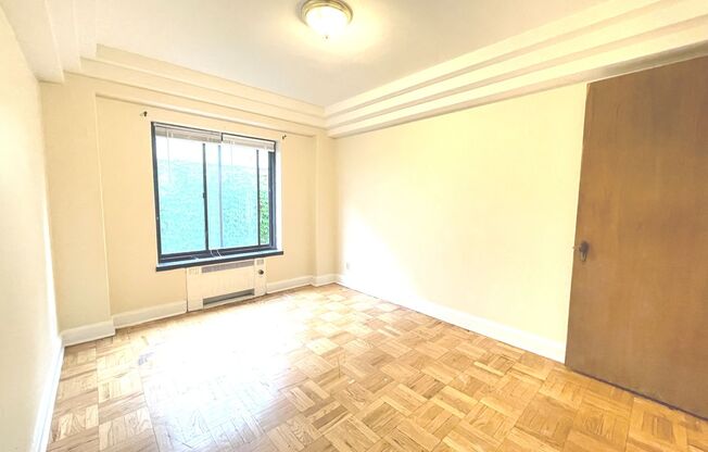 1 bed, 1 bath, $1,075, Unit 204