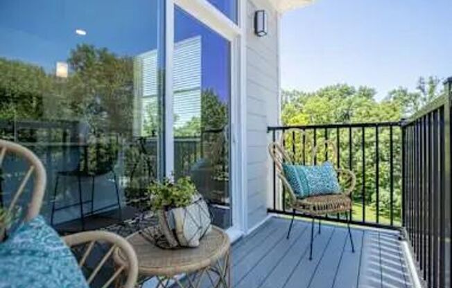 1 bed, 1 bath, 732 sqft, $1,999, Unit 226 E Lockwood Avenue, Unit #205