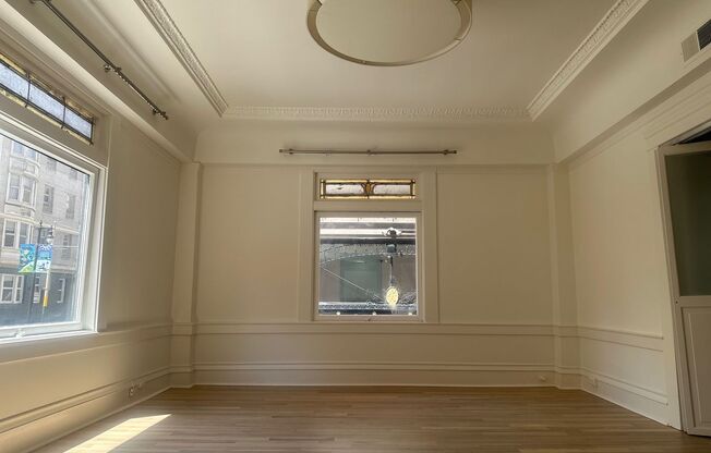 Epic REA- Spacious Flexible Plan 2 BR/1 BA Flat in the Heart of The City