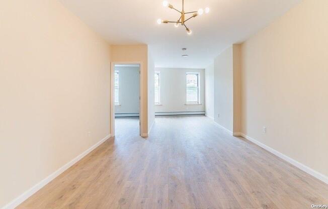 3 beds, 1 bath, $2,950, Unit 3FL