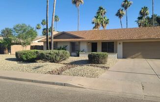 3-bedroom with pool on large lot in North Phoenix