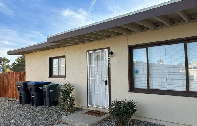 Clean 2 Bedroom / 1 Bathroom Condo in Ridgecrest.  Available for Immediate Lease!