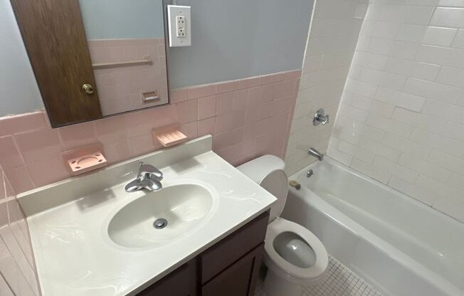 1 bed, 1 bath, $1,150, Unit 201