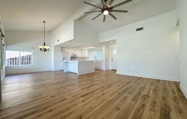 AVAILABLE NOW!! BEAUTIFUL 3 Bed / 2 Bath Home in Palm Desert!!