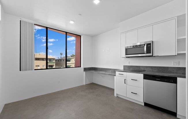 Studio, 1 bath, 347 sqft, $1,895, Unit Unit 8