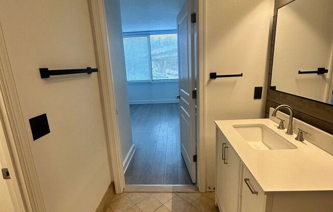 1 bed, 1 bath, $2,400, Unit # 518