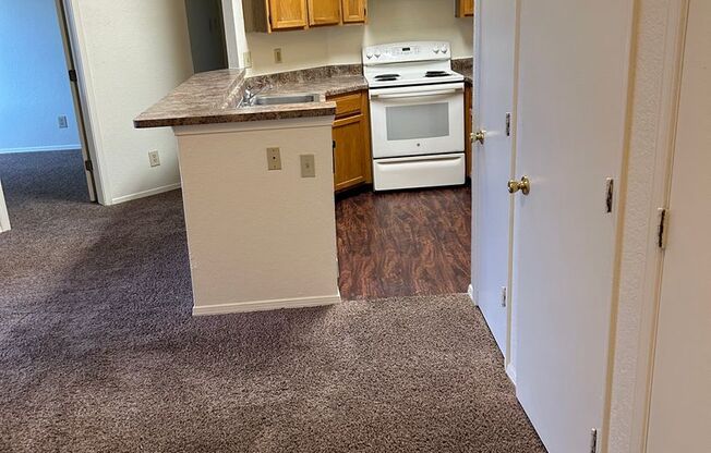 2 beds, 1 bath, 861 sqft, $970, Unit 54