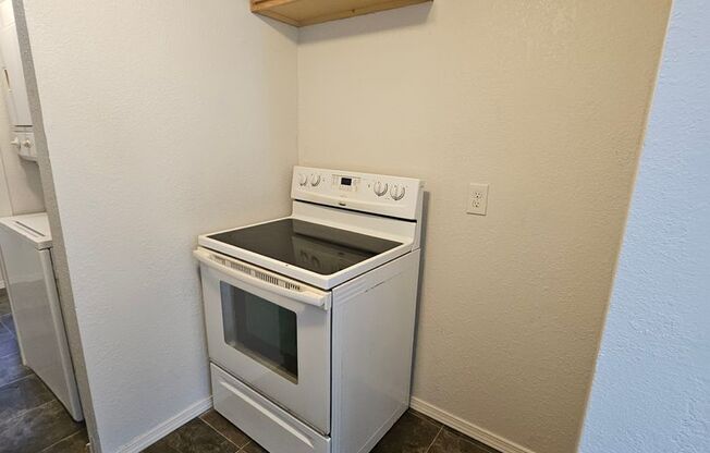 2 beds, 1 bath, $775