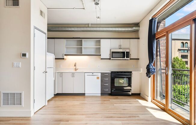 411 NW Flanders Street, #404